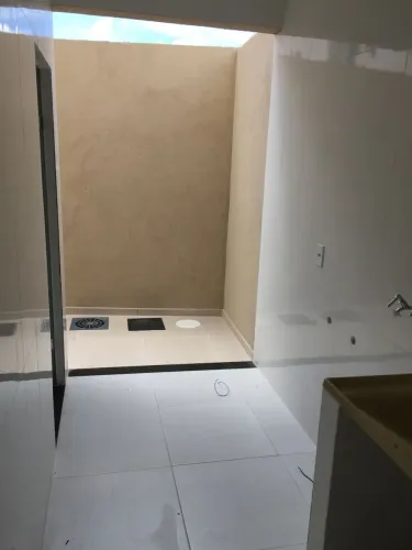 Aluga-se casa na Nova Colina.