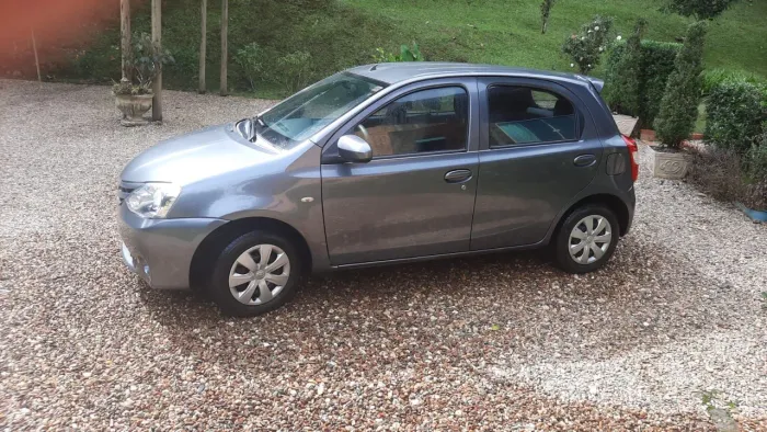 Toyota Etios X 1.3 Flex 16V 5P Mec. 2014