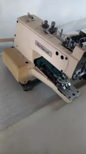 Maquina de pregar botão