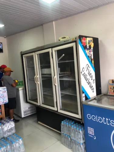 Freezer expositor 3 portas de vidro Gelopar - com defeito