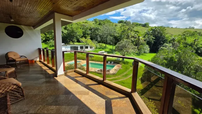 Sítio à venda, a 1km da praça do Centro de Simão Pereira, MG