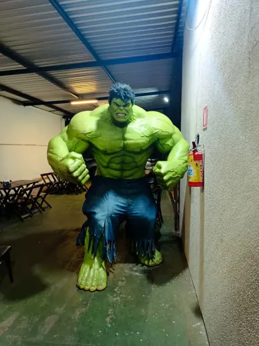 Hulk tamanho real de fibra