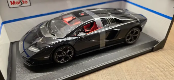 Lamborghini Countach Lpi 800-4 Special Edition 1/18 Maisto Nova!