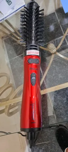 Secador de cabelo com escova
