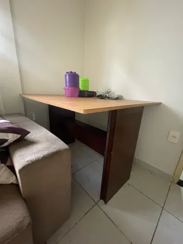 Mesa de 4 lugares + cadeiras