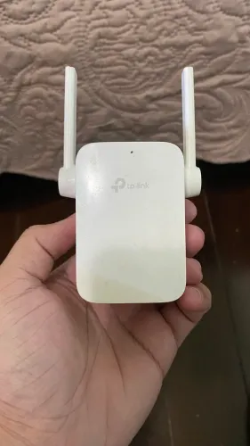Repetidor Wi-Fi TP-Link RE305 duplo banda AC1200 sinal estável rápido cor branco