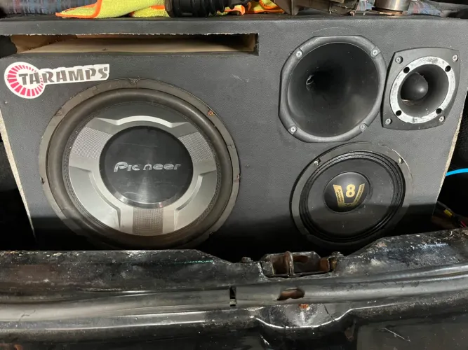 Vendo som automotivo
