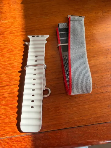 Duas pulseiras para Apple Watch ou similares