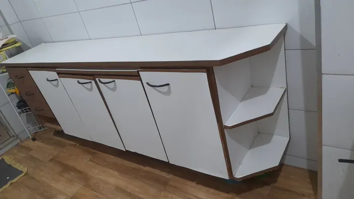 Armario bancada de cozinha de madeira maciça com 3 gavetas  4 portas e mesa embutida 2'20 