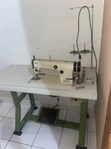 Máquina de costura industrial