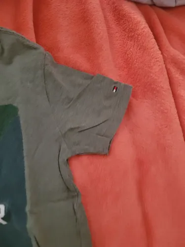 Camiseta Tommy Hilfiger- 6 anos