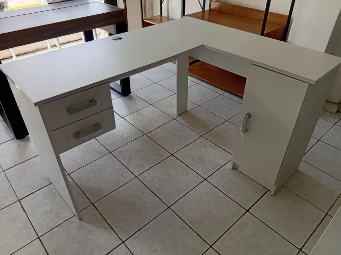 Mesa em L branca promoção