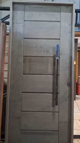 Porta pivotante 108x214 madeira Tauari
