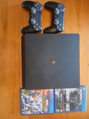 Ps4 1tb slim com 2 controles originais + 2 jogos