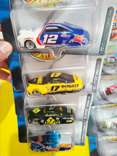 Minituras hot wheels racing Nascar- Lote raríssimos com 12 unidades!!! Oportunidade!!!