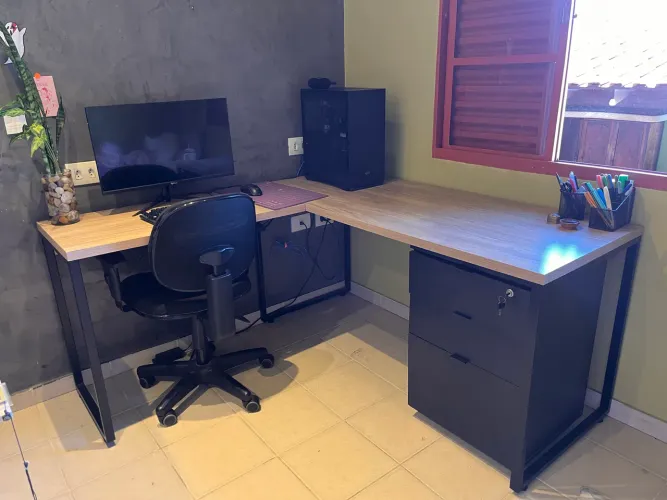 Escrivaninha em L MDF Industrial + Gaveteiro