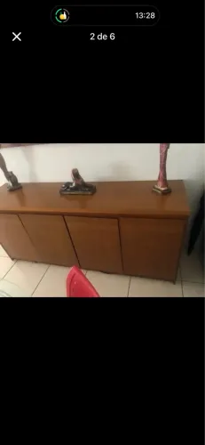Conjunto Aparador, Espelho e Cristaleira em Madeira