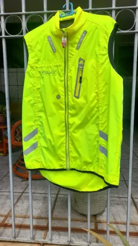Jaqueta sinalizadora com LED para ciclismo