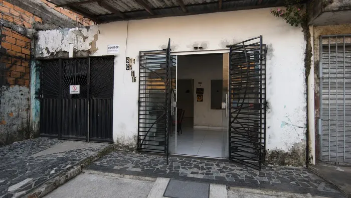 Vende-se casa em Marituba, rua do fio.