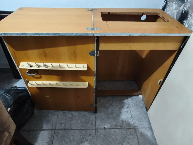 Lindo Gabinete de Madeira