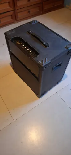 Vendo caixa amplificada para contrabaixo e teclado
