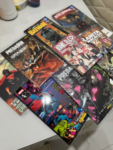 Quadrinhos diversos (Batman, Homem-aranha, Superman)