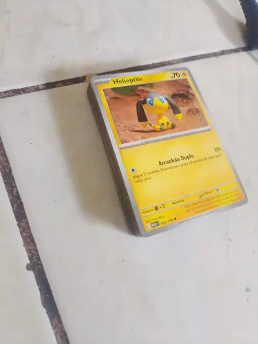 Cards Pokémon com 35 cards