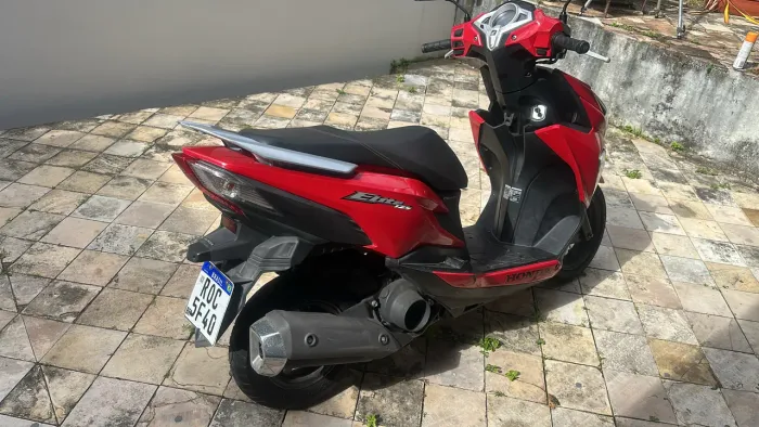 Vendo excelente moto Honda elite.