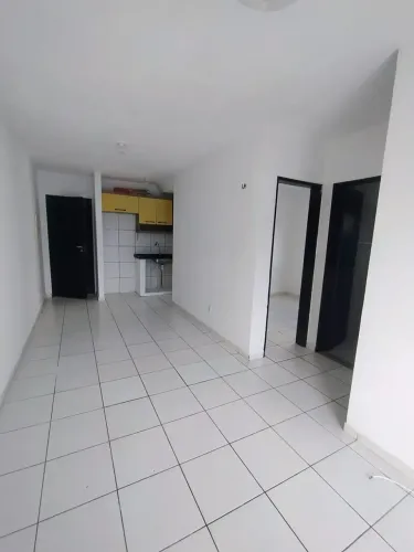 ALUGO OU REPASSO APT DE 2/4 SENDO 1 SUÍTE 49 M2 4º ANDAR COM SACADA, NO CONDOMÍNIO BOSQUE