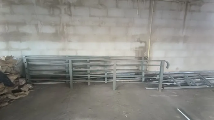 Vendo corrimão reforçado.