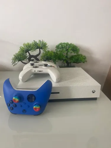 Xbox One S 500GB 3 controles