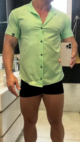 Blusas de botão R$50,00 cada