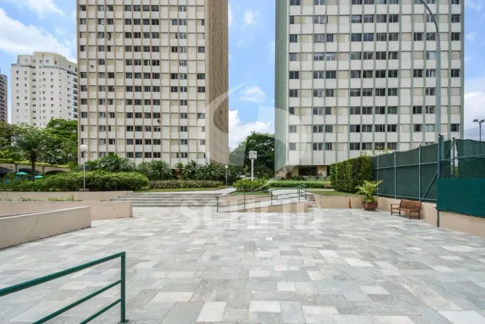 Apartamento á Venda em Pinheiros com 166m², 3 quartos sendo 1 suíte, 1 vaga.