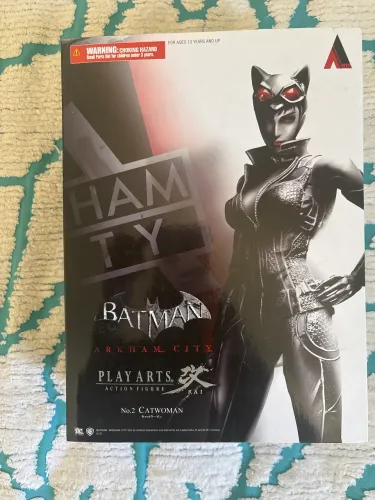 Mulher Gato - Batman Arkham City - Play Arts