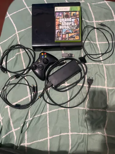 Vendo, Xbox 360, 2015 original , em ótimo estado