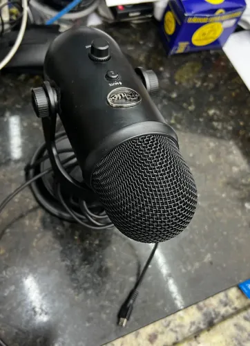Microfone Condensador Streaming Blue Yeti Usb