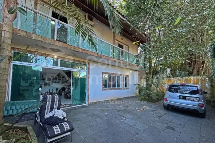 CASA à venda com 3 quartos em Peruíbe, no bairro Jardim Ribamar