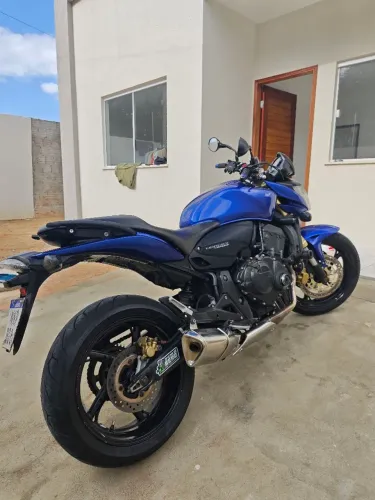 Hornet 600 extra e cor exclusiva