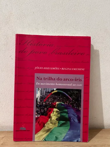 Livro: Na Trilha do Arco-Íris, de Júlio Assis Simões e Regina Facchini