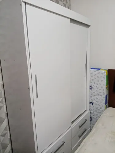 Guarda roupa apenas 4