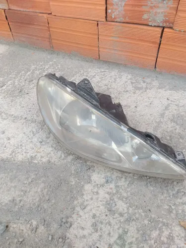 Farol direito peogeot 206