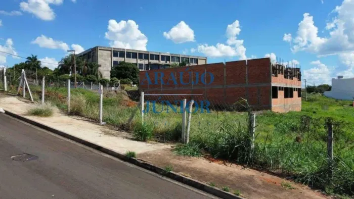 Terreno à venda em Americana-SP: 336m² no Loteamento Residencial Jardim dos Pinheiros