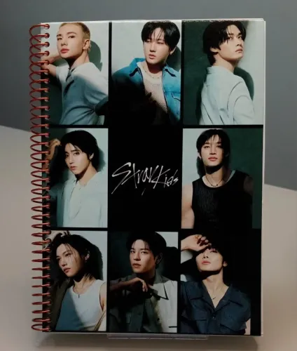 Stray Kids Kpop Caderno A5 (tamanho pequeno) + Cartela Skzoo