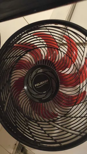 Ventilador polishop Girando fraco