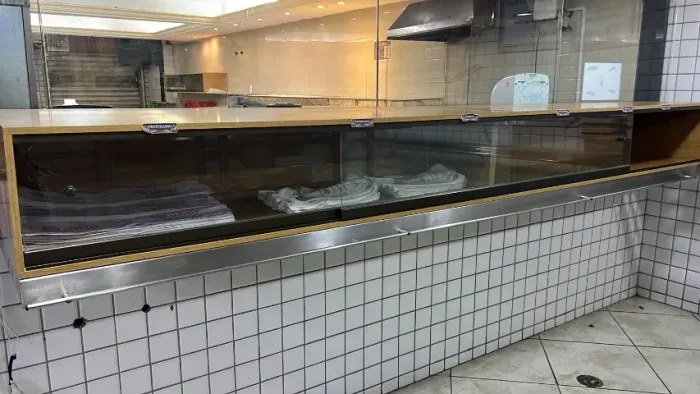 Armário expositor MDF com porta de vidro