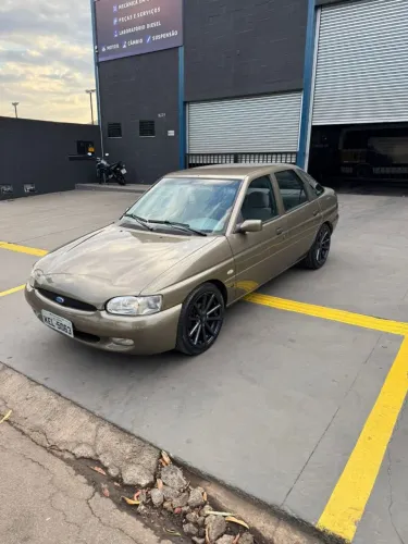 Ford Escort GL 1.6 MPI 2001