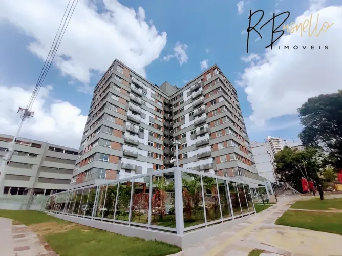 Excelente studio, novinho e praticamente mobiliado.