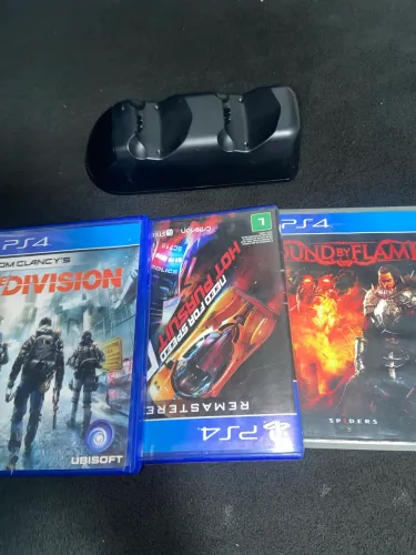 Jogos PS4 + Carregador de Controle