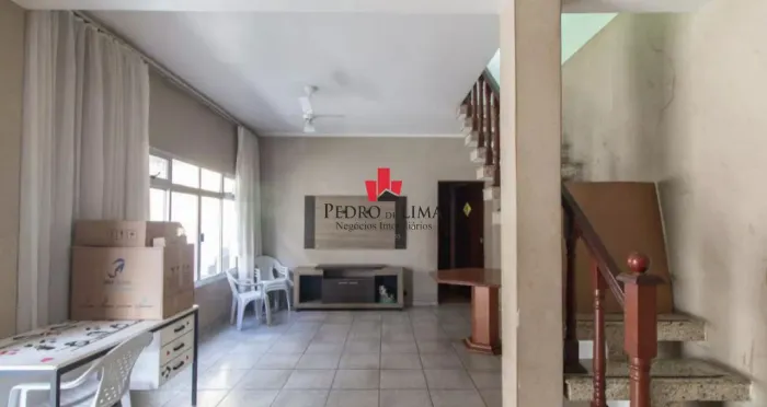 Casa na Chácara Belenzinho, 150m de área construída, 4 quartos e 4 vagas.