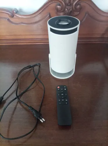 Projetor Portátil Smart Full Hd Controle Remoto Tela HY300. BH/MG
